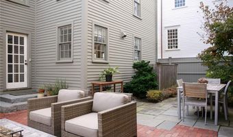 41 Elm St, Newport, RI 02840