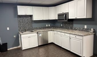 18 Computer Dr E, Albany, NY 12205