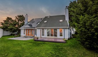 2 Windsor Ct, Amityville, NY 11701