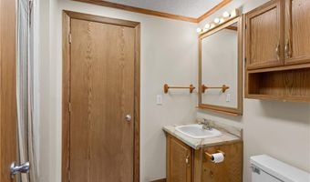 15038 Fairmount Rd, Basehor, KS 66007