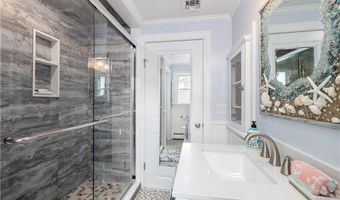 35 Willow Ave, Narragansett, RI 02882