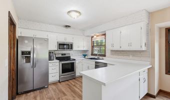 916 Whitney Dr, Apple Valley, MN 55124