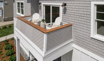 6 Sharon Ct, Newport, RI 02840