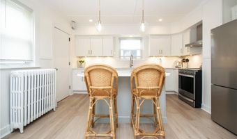 33 Slocum St, Newport, RI 02840