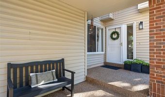 35 Ridgeview Circle Ct, Ballwin, MO 63021