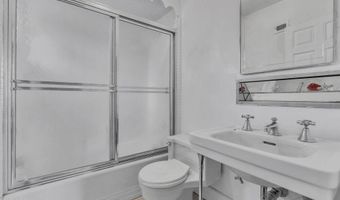 911 Middletown Lincroft Rd, Middletown, NJ 07748
