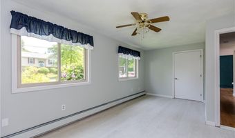 12 Twin Leaf Trl, Narragansett, RI 02874