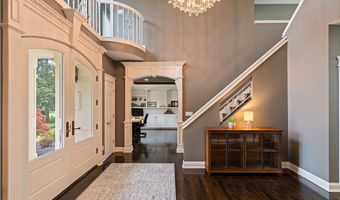 438 Club Dr, Aurora, OH 44202