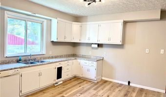 572 W Main St, Adena, OH 43901