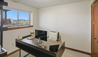 504 W Palmer Cir, Aberdeen, SD 57401
