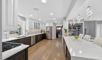 24 W Berkley Dr, Arlington Heights, IL 60004