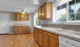 1266 KENRAY Loop, Springfield, OR 97477