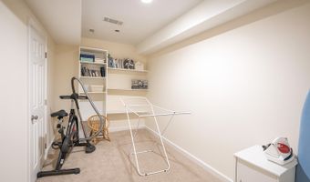 15 Scuppo Rd 504, Danbury, CT 06811