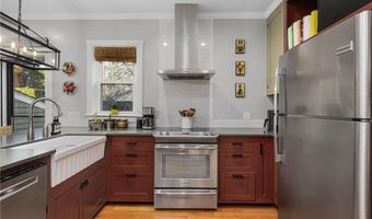 30 Bull St, Newport, RI 02840