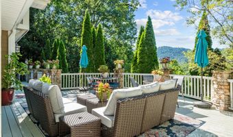 11 Hearthstone Dr, Asheville, NC 28803