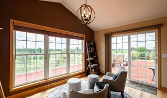 8866 Deer Run Dr, Allenton, WI 53002