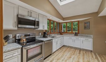 30 Grant Hill Rd, Bloomfield, CT 06002