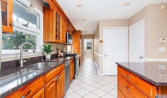 14 Elmcrest Dr, Danbury, CT 06811