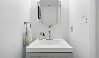 1055 MICHIGAN Ave NE, Washington, DC 20017