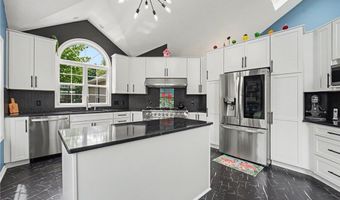 959 Grand View Ln, Aurora, OH 44202