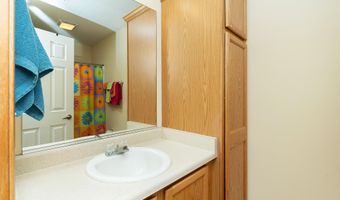 921 10th St, Altoona, IA 50009
