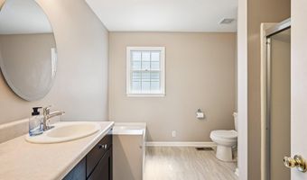 193 WYNDHAM Dr, Allentown, PA 18104