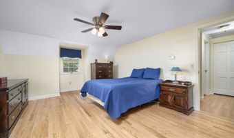 16 Iron Gate Ln, Cromwell, CT 06416