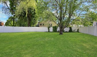 371 Northfield Dr, Bridgeport, CT 06606