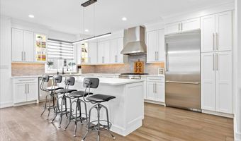 21 N Douglas Ave, Margate City, NJ 08402