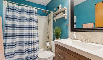 197 E Old Mill Trl, Antioch, IL 60002
