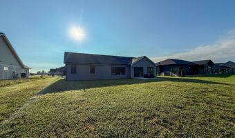 5165 Greyson Heights Dr, Auburn, IN 46706