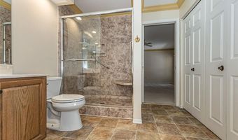 817 Woodside Trails Dr, Ballwin, MO 63021