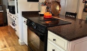 53 Congress St, Belfast, ME 04915