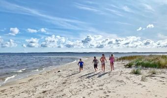 232 N Brightleaf Dr, Minnesott Beach, NC 28510