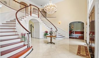 26 Pequot Ln, New Canaan, CT 06840