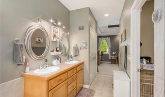 15417 Poplar St, Basehor, KS 66007