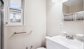 4503 TRAYMORE St, Bethesda, MD 20814