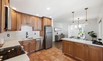 19 E MYRTLE St A, Alexandria, VA 22301