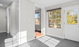 2100 27TH St S, Arlington, VA 22206