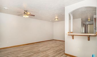 421 N 9th Ave, Brandon, SD 57005