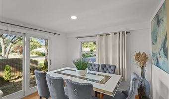 21 Lake Dr, North Kingstown, RI 02852