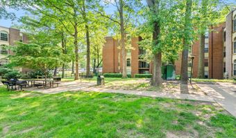 3378 WOODBURN Rd 11, Annandale, VA 22003