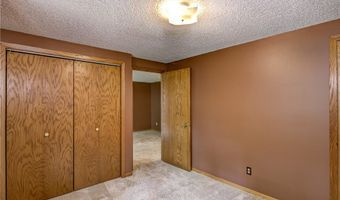 911 Woodglen Ct, Altoona, WI 54720