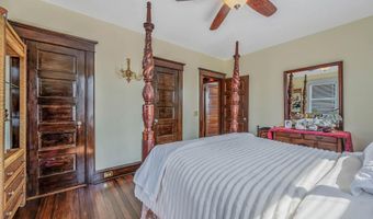 33 S Bay Ave, Amityville, NY 11701