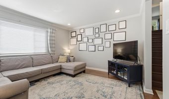 6812 LAMP POST Ln, Alexandria, VA 22306