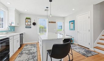 9 Doran Ave, Bristol, RI 02809
