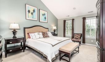 18 Lawrence Ave 18, Danbury, CT 06810