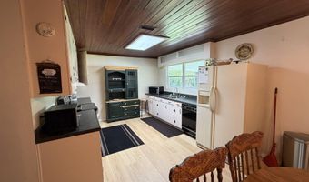 379 Lakepoint Rd, Alford, FL 32420