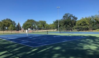 2112 N Kennicott Dr, Arlington Heights, IL 60004