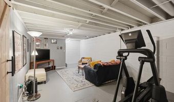 1061 Western Dr, Ann Arbor, MI 48103